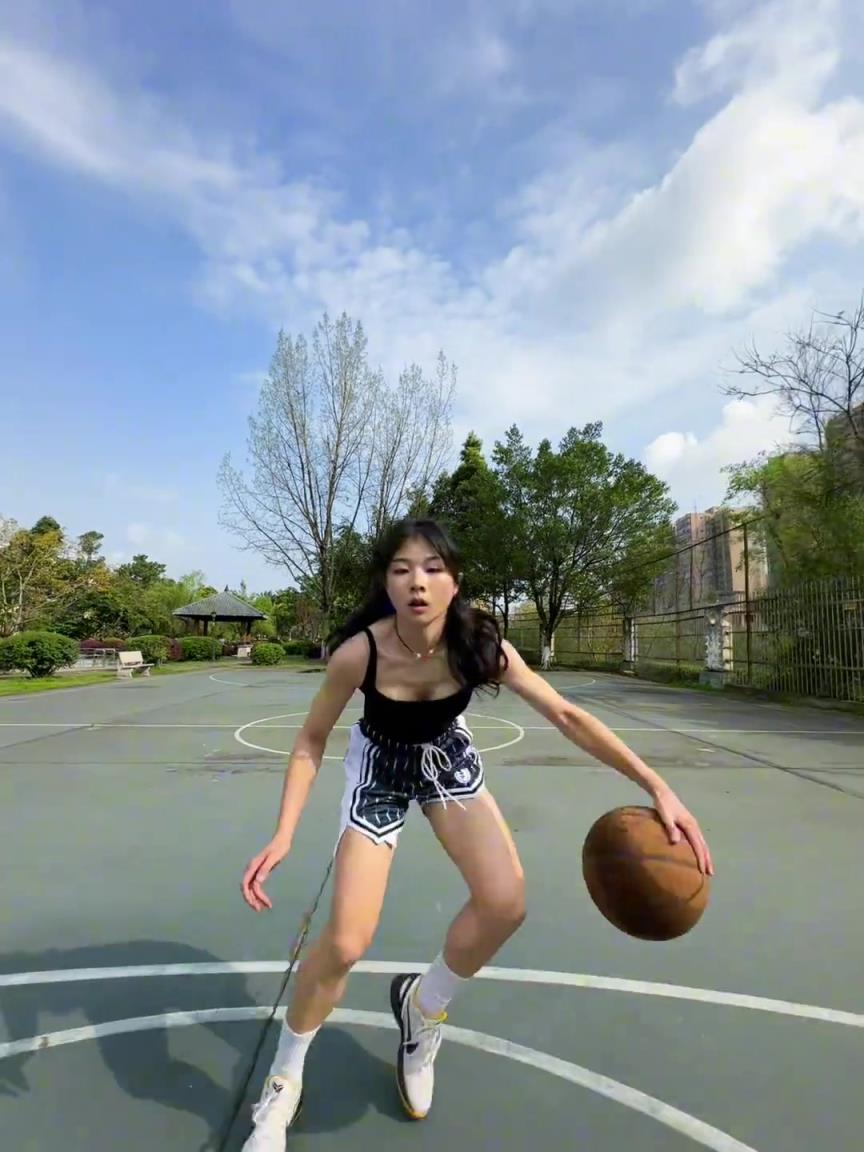 看著有點實力，敢背打我不？